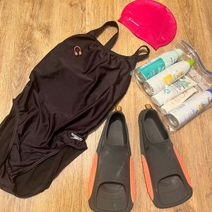 Women’s Speedo Swimsuit w/Nike Swim Fins